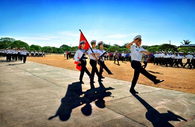 Duyệt đội ngũ trên đảo Trường Sa Lớn