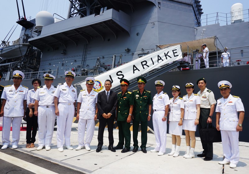 Chiến hạm Hải quân Nhật Bản thăm cảng Cam Ranh của Việt Nam