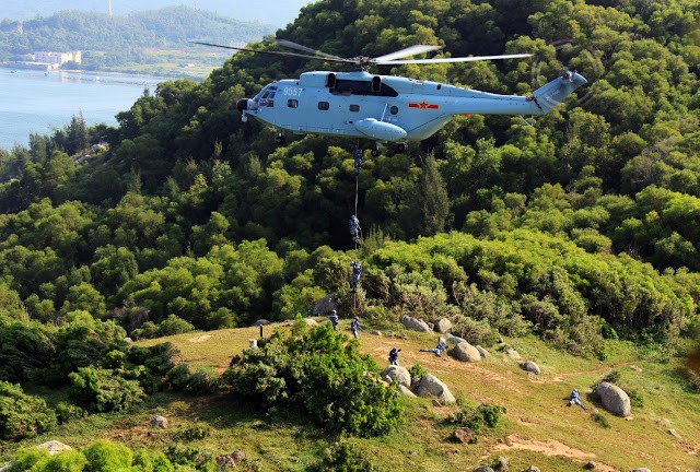 Lính Trung Quôc đổ bộ từ trực thăng