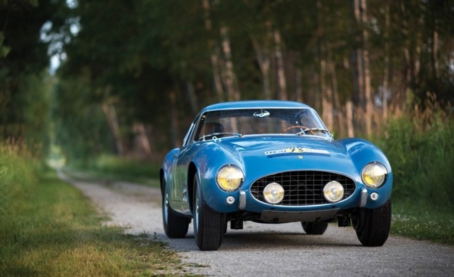 Top 10 xe giá kỷ lục tại sự kiện đấu giá Monterey 2015 ảnh 5