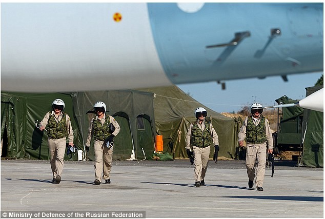 Phi công Nga tham gia hiến dịch quân sự tại Syria và cảnh máy bay Nga ném bom các mục tiêu khủng bố