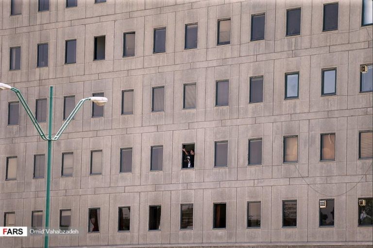 IS tấn công quốc hội và lăng mộ lãnh đạo Iran ảnh 2