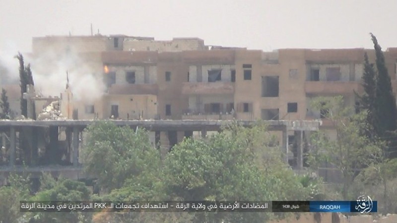 IS đánh bom tự sát và bắn tỉa, người Kurd thiệt hại nặng (video - ảnh) ảnh 8