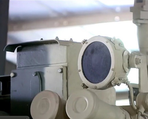 Cũng không cần phải mở cả thiết giáp kkính nhìn đêm, do có khe hở nhỏ, có thể được sử dụng khi mở khe hở hẹp Cũng không cần phải mở cả thiết giáp kkính nhìn đêm, do có khe hở nhỏ, có thể được sử dụng khi mở khe hở hẹp