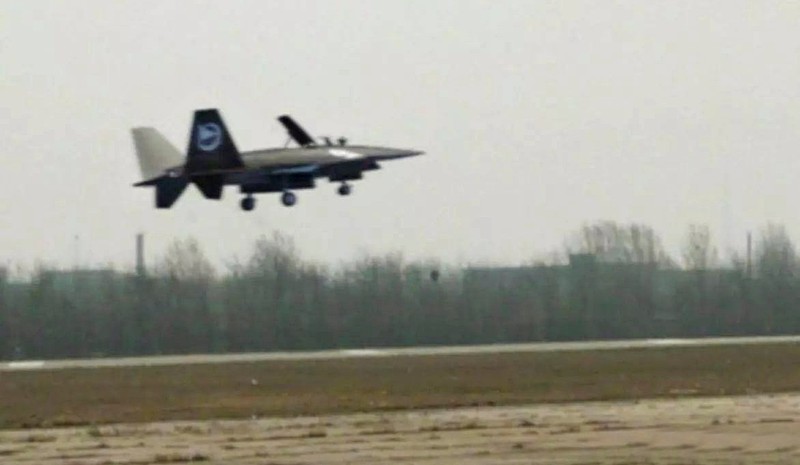 Drone Dark Sword trong một chuyến bay thử. Ảnh Aviation International News