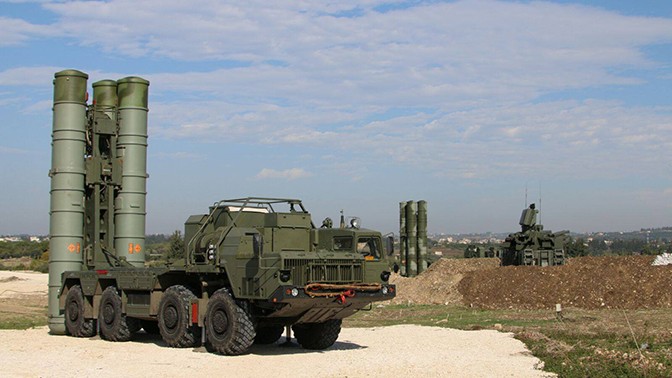 Hệ thống tên lửa phòng không S-400. Ảnh TV Zvezda