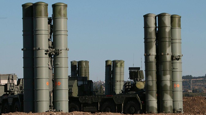 Hệ thống tên lửa phòng không S-400. Ảnh TV Zvezda