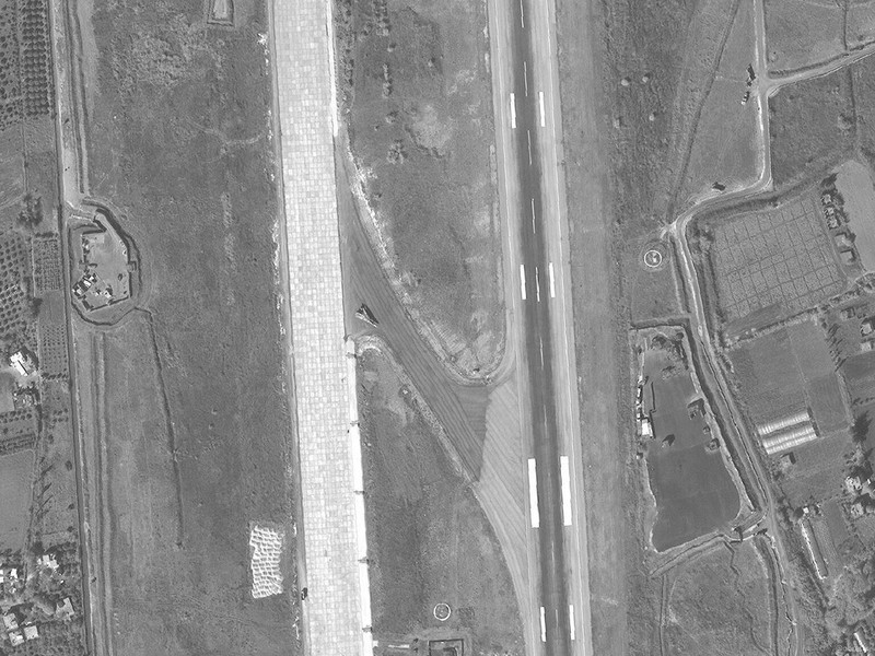 Căn cứ không quân Khmeimim, ảnh vệ tinh chụp ngày 03.10.2018, tài khoản Twitter Samir. Căn cứ không quân Khmeimim, ảnh vệ tinh chụp ngày 03.10.2018, tài khoản Twitter Samir.