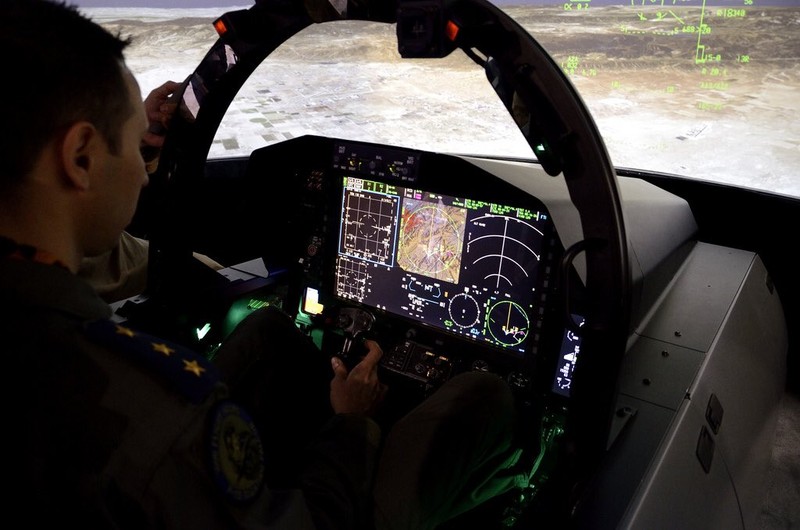 Khoang buồng lái máy bay chiến đấu F-15X. Ảnh The Drive