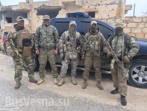 Lính đánh thuê công ty Vega Nga huấn luyện quân tình nguyện Syria chống khủng bố. Ảnh Rusvesna