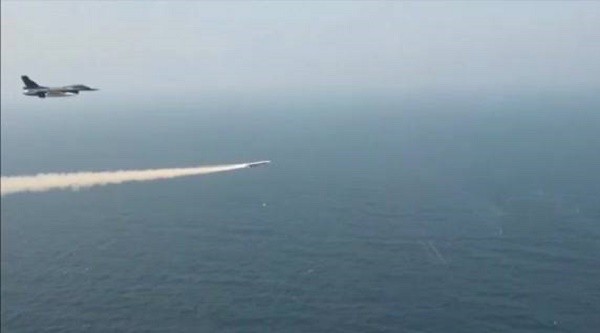 Máy bay chiến đấu F-2 Nhật Bản phóng tên lửa siêu âm ASM-3 thử nghiệm. Ảnh: Military Leak.
