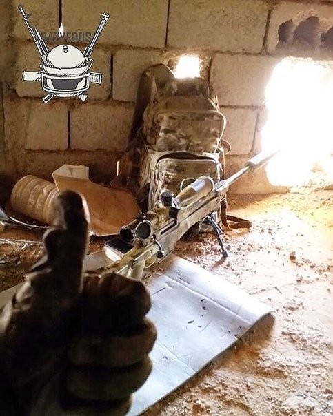 Một số bức ảnh lính bắn tỉa Nga, có thể thuộc công ty quân sự tư nhân Wagner trên vùng phi quân sự Idlib. Ảnh: Truyền thông quân đội Syria.