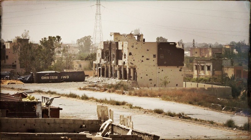 Ngoại vi Tripoli tương đối im tiếng súng, theo một bức ảnh chụp trại tị nạn Yarmouk trên mạnh xã hội Twitter. Ngoại vi Tripoli tương đối im tiếng súng, theo một bức ảnh chụp trại tị nạn Yarmouk trên mạnh xã hội Twitter.