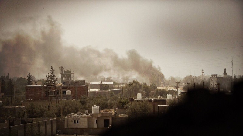 Đọ súng vẫn tiếp diễn trên hướng Wadi Rabiyah - Ayn Zarag. Ảnh: truyền thông mạng xã hội LNA. Đọ súng vẫn tiếp diễn trên hướng Wadi Rabiyah - Ayn Zarag. Ảnh: truyền thông mạng xã hội LNA.