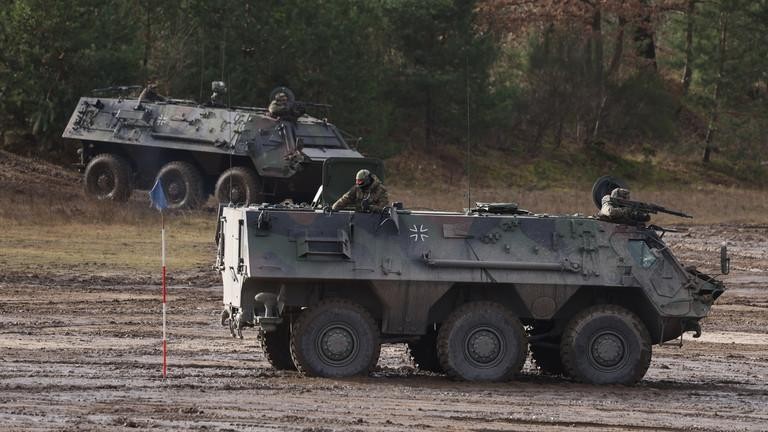 Xe thiết giáp vận chuyển TPz 1 Fuchs Đức (Ảnh: gagadget)