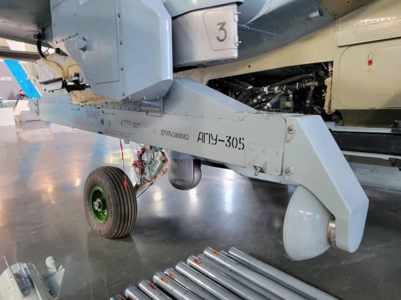 Thiết bị mang phóng tên lửa không đối đất “Izdeliye 305” LMUR APU-305 trên trực thăng Ka-52. Ảnh Top War.