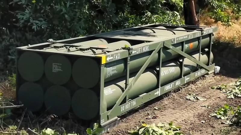 Giá mang tên lửa GMRLS thay thế cho tổ hợp pháo phản lực – tên lửa M142 HIMARS của quân đội Ukraine. Tháng 7/2022. Ukraine. Ảnh Video Yuri Butusov Giá mang tên lửa GMRLS thay thế cho tổ hợp pháo phản lực – tên lửa M142 HIMARS của quân đội Ukraine. Tháng 7/2022. Ukraine. Ảnh Video Yuri Butusov