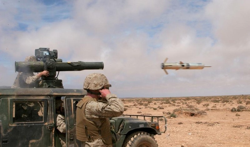 Quân đội Mỹ phóng tên lửa chống tăng TOW. Ảnh mil.in.ua