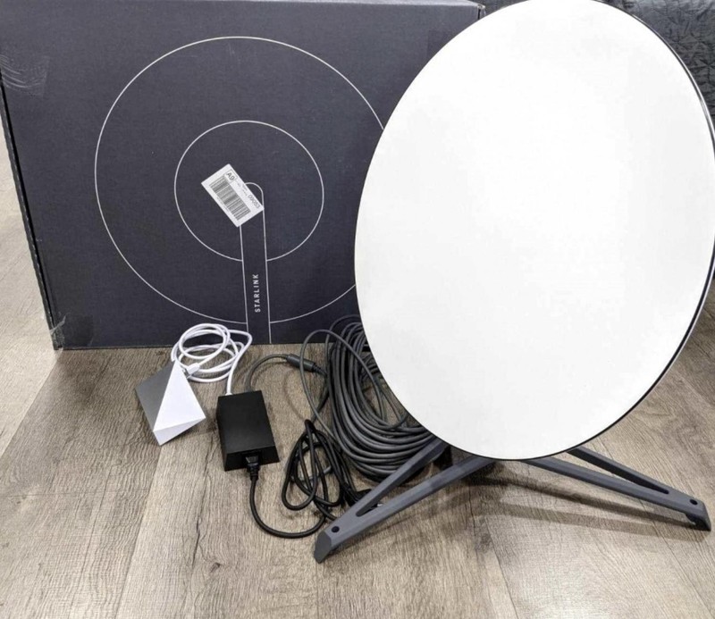 Thiết bị đầu cuối Starlink cho Ukraine. Tháng 8/2022. Ảnh: Mykhailo Fedorov.