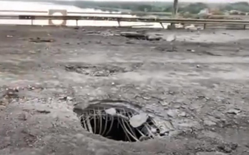 Cầu Antonivskyi ở Kherson, ngày 26/8 năm 2022. Ảnh: Planet Labs Cầu Antonivskyi ở Kherson, ngày 26/8 năm 2022. Ảnh: Planet Labs