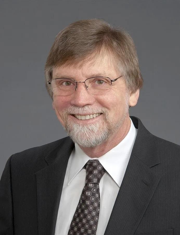 GS.TS. Mark Espeland, chuyên gia về lão khoa và y học lão khoa tại Trường Y Đại học Wake Forest. Ảnh: Trường Y, Đại học Wake Forest