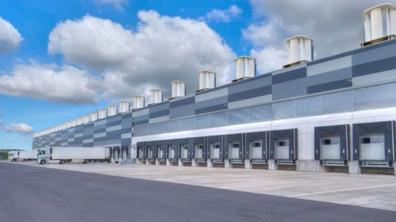 Nhà kho lắp đặt hệ thống điện gió Aeromine. Ảnh Interesting Engineering.