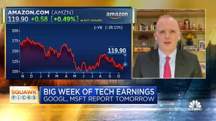 Nhà phân tích Daniel Flax thuộc công ty quản lý đầu tư tư nhân Neuberger Berman. Ảnh CNBC. Nhà phân tích Daniel Flax thuộc công ty quản lý đầu tư tư nhân Neuberger Berman. Ảnh CNBC.