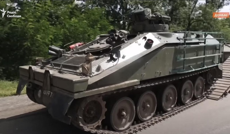 Xe thiết giáp trinh sát FV103 Spartan ở Ukraine, tháng 7/2022. Ảnh Video Serhiy Prytula.