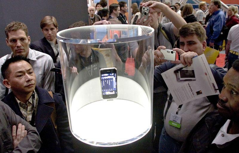 Lần giới thiệu iPhone đầu tiên vào năm 2007. Ảnh: Eric Slomanson.