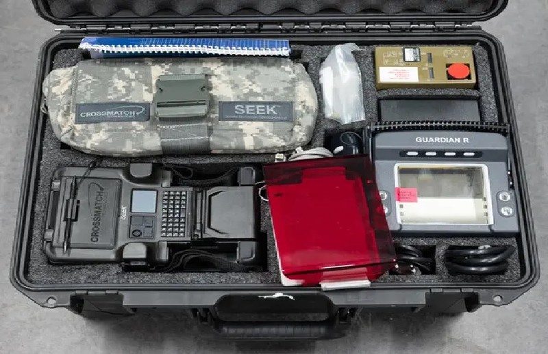 Thiết bị thu thập và kiểm tra sinh trắc học của quân đội Mỹ SEEK II, được bán trên eBay. Ảnh Ars