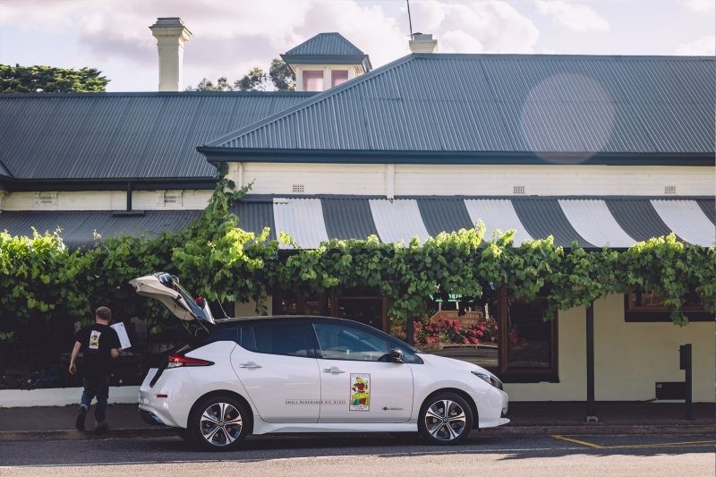 Joseph là một trong những người đầu tiên ở Australia đưa công nghệ V2G vào thử nghiệm trong môi trường thực tế, sử dụng cơ sở hạ tầng sạc do JET Charge cung cấp và pin 40kWh trong chiếc EV Nissan LEAF. Ảnh Electrek. Joseph là một trong những người đầu tiên ở Australia đưa công nghệ V2G vào thử nghiệm trong môi trường thực tế, sử dụng cơ sở hạ tầng sạc do JET Charge cung cấp và pin 40kWh trong chiếc EV Nissan LEAF. Ảnh Electrek.