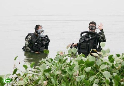 Đặc công nước Việt Nam luyện tập