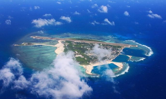 Trung Quốc xây dựng bất hợp pháp đường băng trên đảo Phú Lâm thuộc quần đảo Hoàng Sa của Việt Nam. Ảnh: Tân Hoa xã.