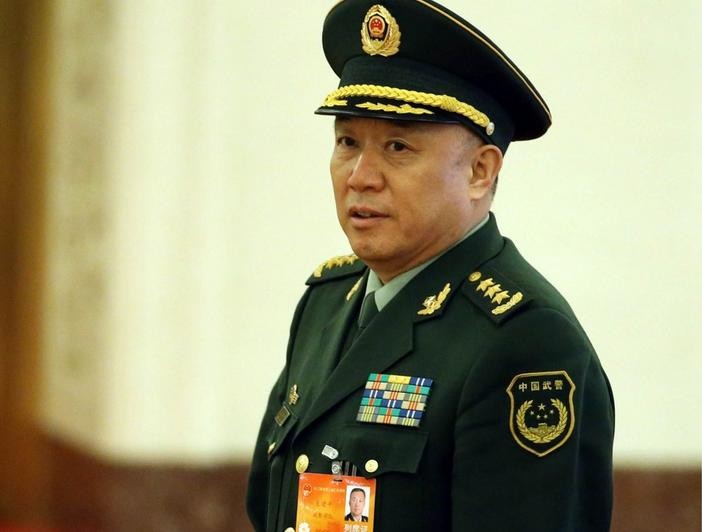 Thượng tướng Vương Kiến Bình, Phó Tham mưu trưởng Bộ Tham mưu liên hợp Quân ủy Trung ương Trung Quốc bị bắt ngày 25/8/2016, được cho là thân tín của Chu Vĩnh Khang - nguyên Ủy viên thường vụ Bộ Chính trị Đảng Cộng sản Trung Quốc, bị phạt tù chung thân vì tội tham nhũng. Ảnh Đa Chiều.