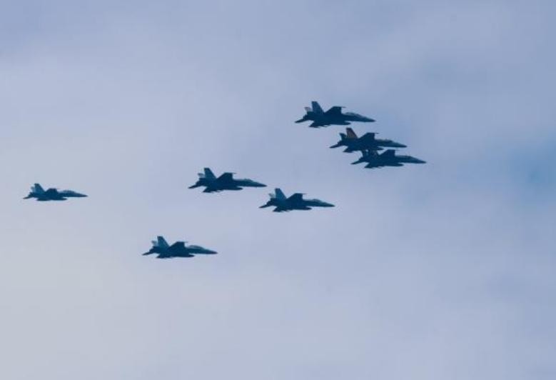 Hạm đội 2 tàu sân bay động cơ hạt nhân USS John C. Stennis và USS Ronald Reagan Hải quân Mỹ trên Biển Đông ngày 18/6/2016. Ảnh: Thời báo Hoàn Cầu, Trung Quốc.