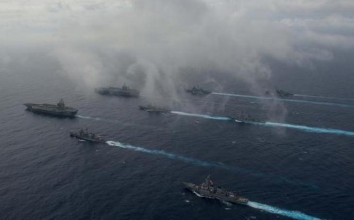 Hạm đội 2 tàu sân bay động cơ hạt nhân USS John C. Stennis và USS Ronald Reagan Hải quân Mỹ trên Biển Đông ngày 18/6/2016. Ảnh: Thời báo Hoàn Cầu, Trung Quốc.
