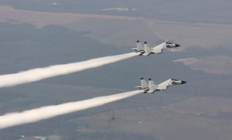 Từ ngày 19 - 21/7/2016, một sư đoàn không quân Hạm đội Nam Hải, Hải quân Trung Quốc tiến hành tập trận bắn đạn thật trên Biển Đông. Ảnh: Chinanews