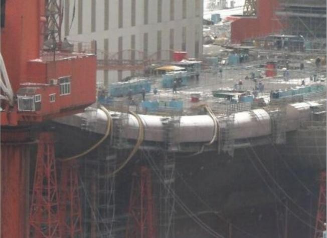 Trung Quốc đang tự chế tạo tàu sân bay. Ảnh: Sina