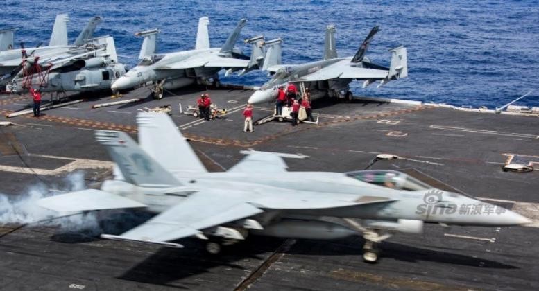 Các hoạt động huấn luyện của tàu sân bay USS Carl Vinson trên đường đến Biển Đông. Ảnh: Sina