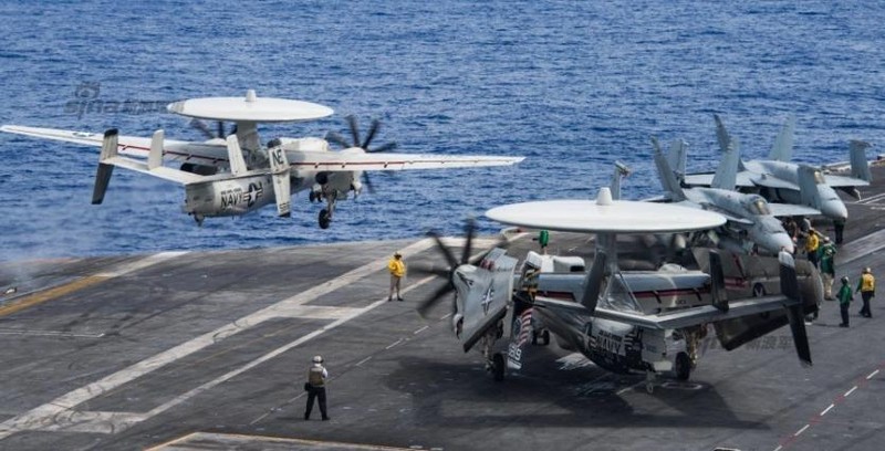 Máy bay trên tàu sân bay USS Carl Vinson, Hải quân Mỹ. Ảnh: Sina