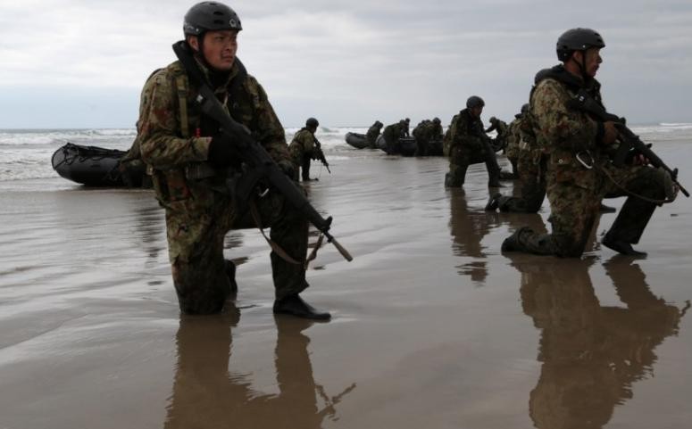 Lực lượng Phòng vệ Nhật Bản khổ luyện tập luyện khả năng đoạt đảo tại Mỹ. Ảnh: Sina