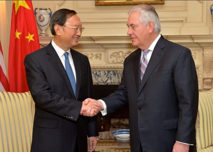 Từ ngày 27 - 28/2/2017, Ủy viên Quốc vụ Trung Quốc Dương Khiết Trì (trái) thăm Mỹ. Ảnh: VOA News