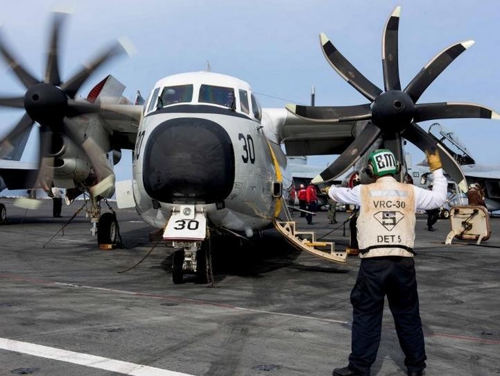 Máy bay vận tải C-2 Hải quân Mỹ thử động cơ. Ảnh: Cankao