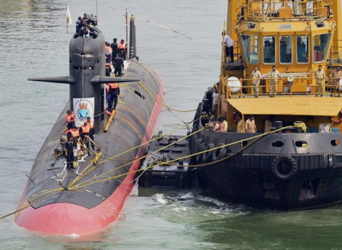 Tàu ngầm INS Kalvari lớp Scorpene của hải quân Ấn Độ. Ảnh: Brahmand News
