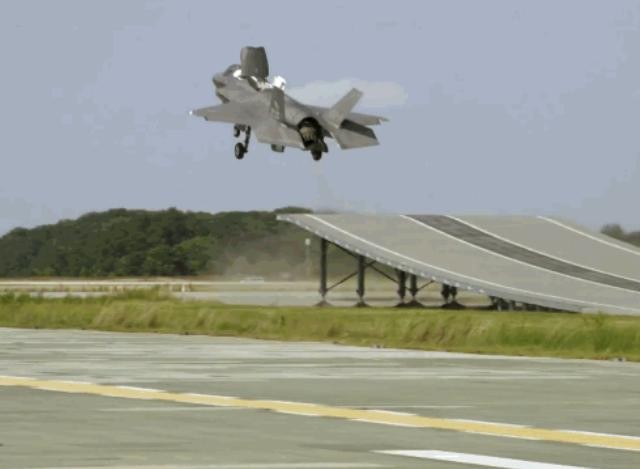 Máy bay chiến đấu tàng hình F-35B Mỹ cất cánh cự ly ngắn. Ảnh: Cankao.