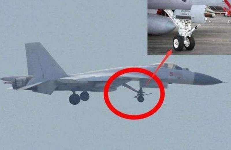 Bánh đáp trước của máy bay chiến đấu J-15T đã được gia cố. Ảnh: Sina.