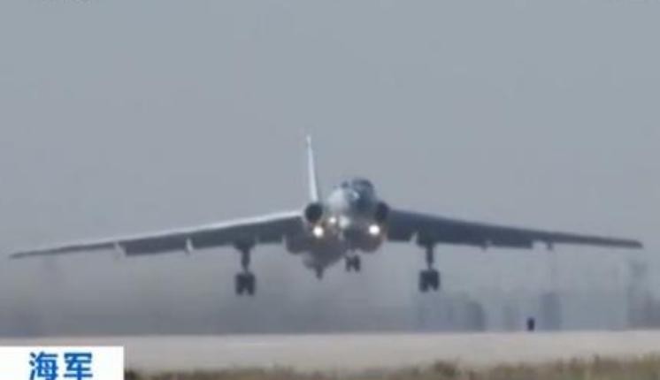 Máy bay ném bom Trung Quốc tiến hành huấn luyện dài ngày trên nhiều vùng biển. Ảnh: Sina.