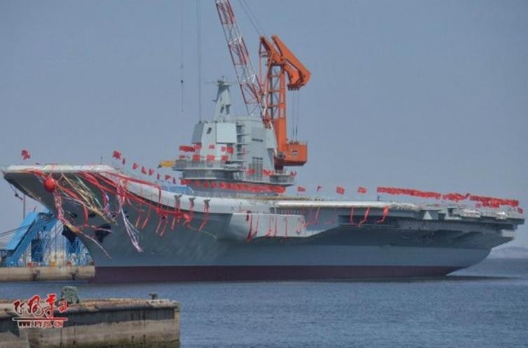 Ngày 26/4/2017, Trung Quốc hạ thủy tàu sân bay tự chế đầu tiên Type 001A. Ảnh: Sohu.