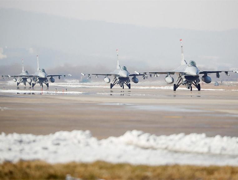 Từ ngày 4 đến ngày 8/12/2017, Mỹ và Hàn Quốc tiến hành cuộc tập trận chung có quy mô lớn nhất từ trước đến nay. Ảnh: The Economic Times.