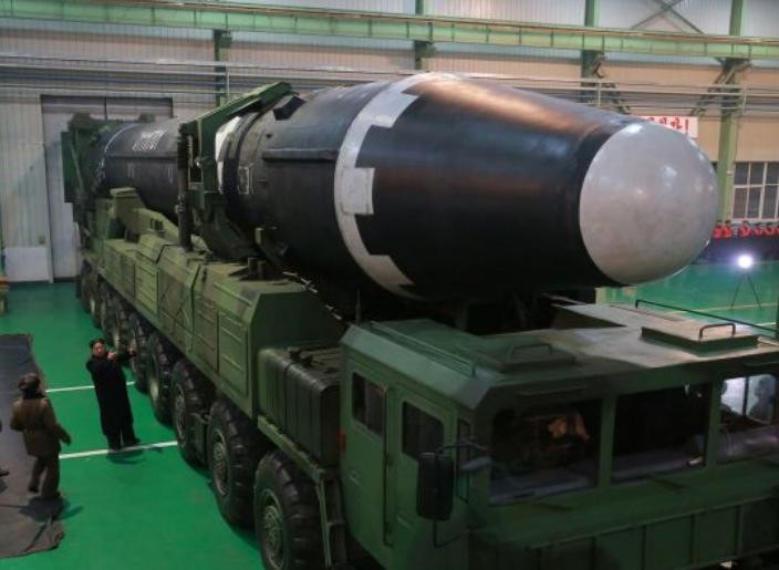 Ngày 29/11/2017, Triều Tiên phóng thử tên lửa đạn đạo xuyên lục địa Hwasong-15. Ảnh: KCNA.